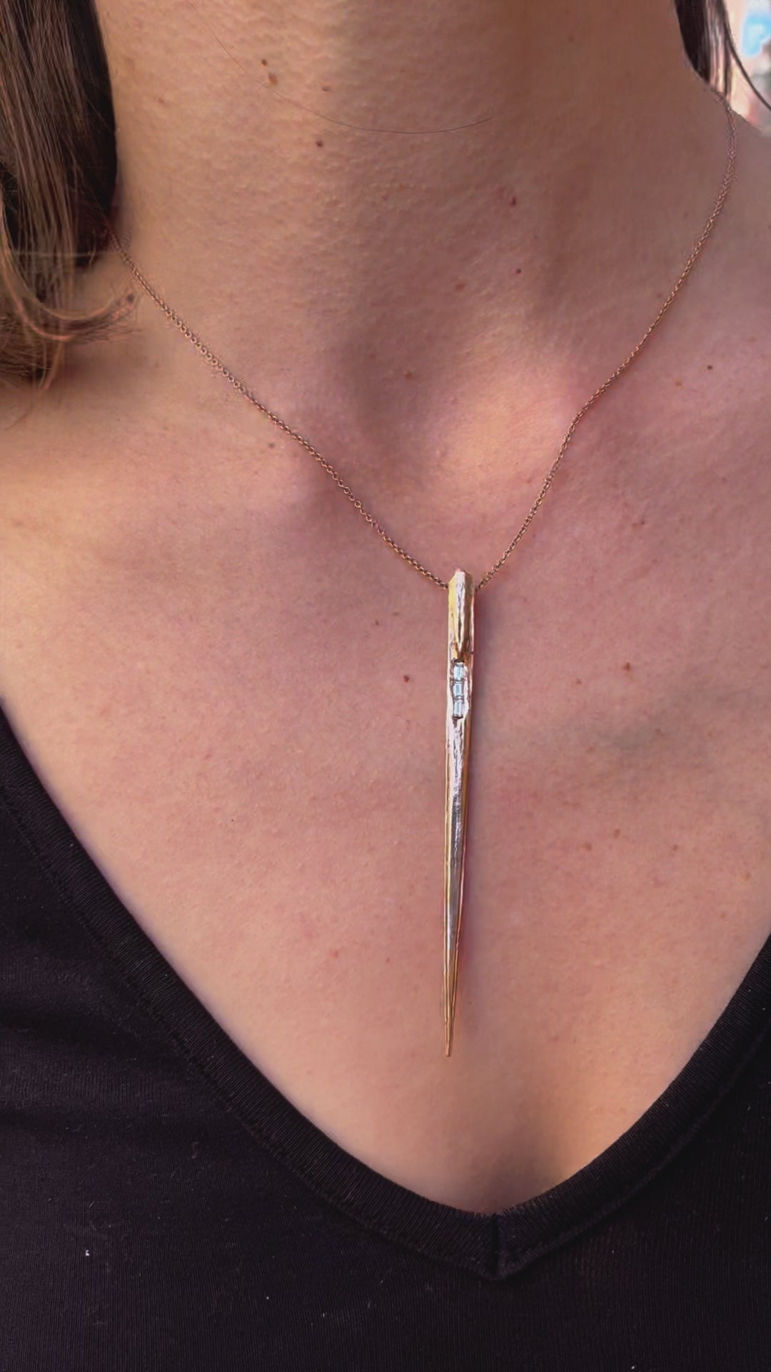 Load and play video in Gallery viewer, Elisabeth Bell Rose Gold Stingray Necklace
