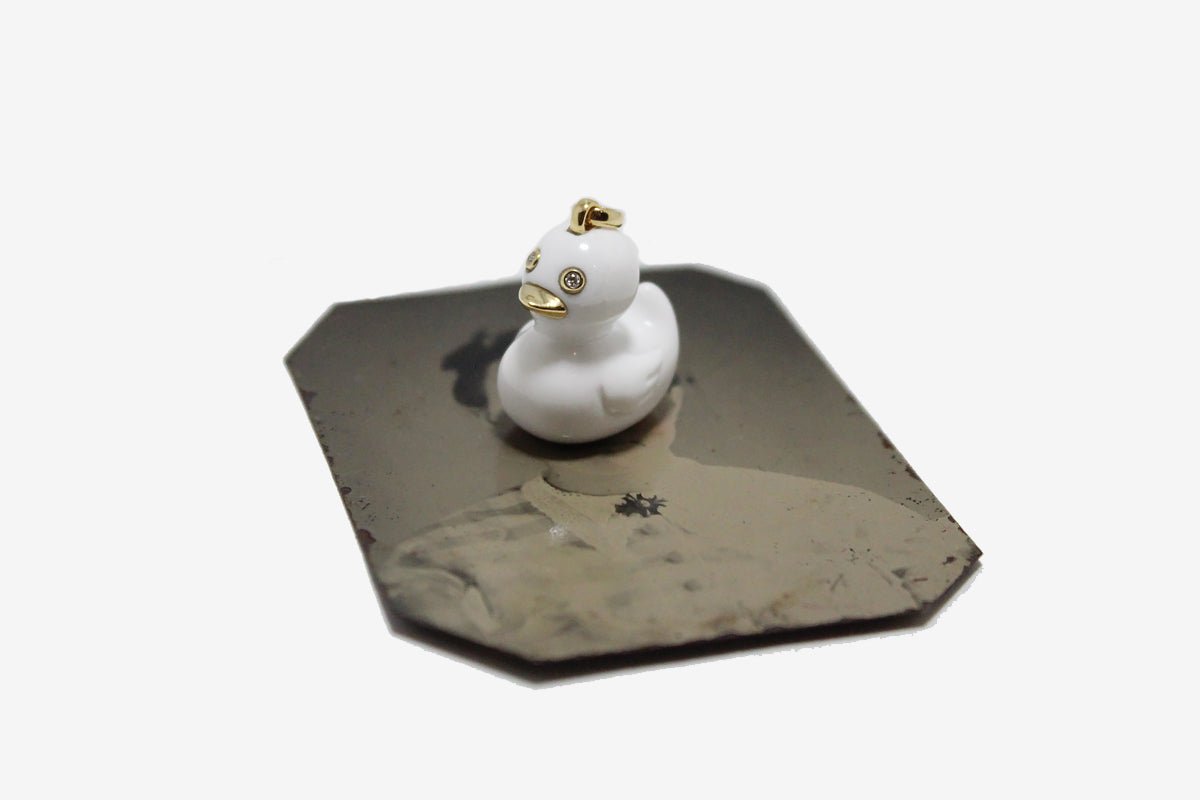 18k Gold Carved Agate Duck Pendant