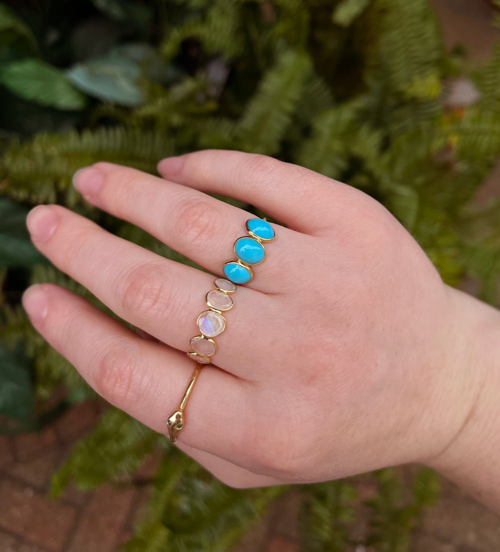 18k Gold Oval Moonstone Ring