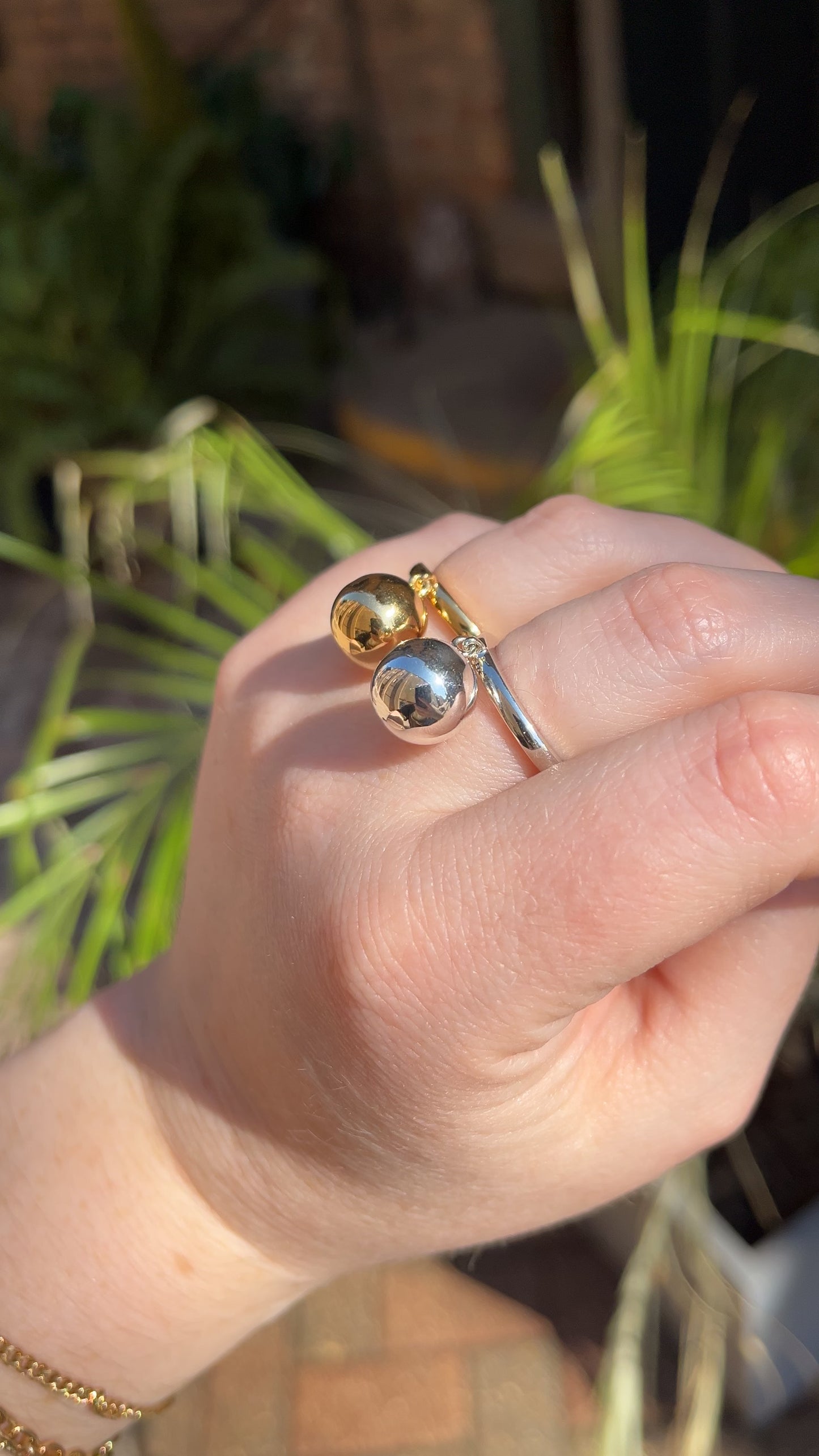 Load and play video in Gallery viewer, Sterling Silver Balloon Ring
