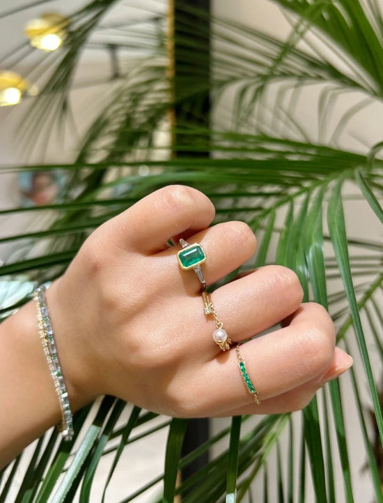 Yi Collection Brazilian Emerald & Diamond Eternal Ring