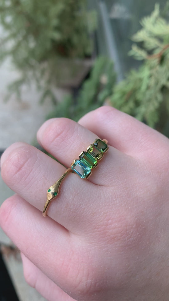 Load and play video in Gallery viewer, 18k Gold Green &amp;amp; Blue Tourmaline Crescendo Ring
