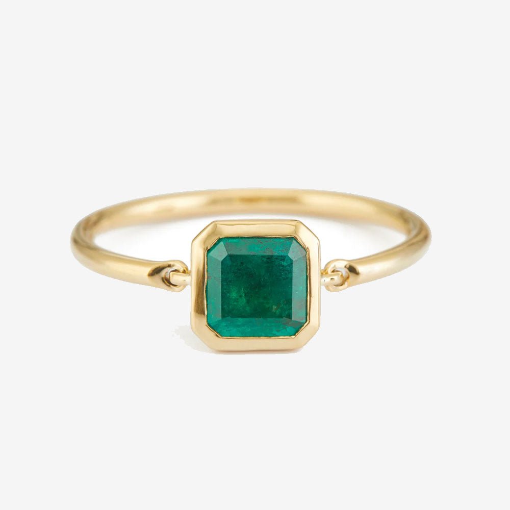 18k Gold Emerald Classic Button Ring