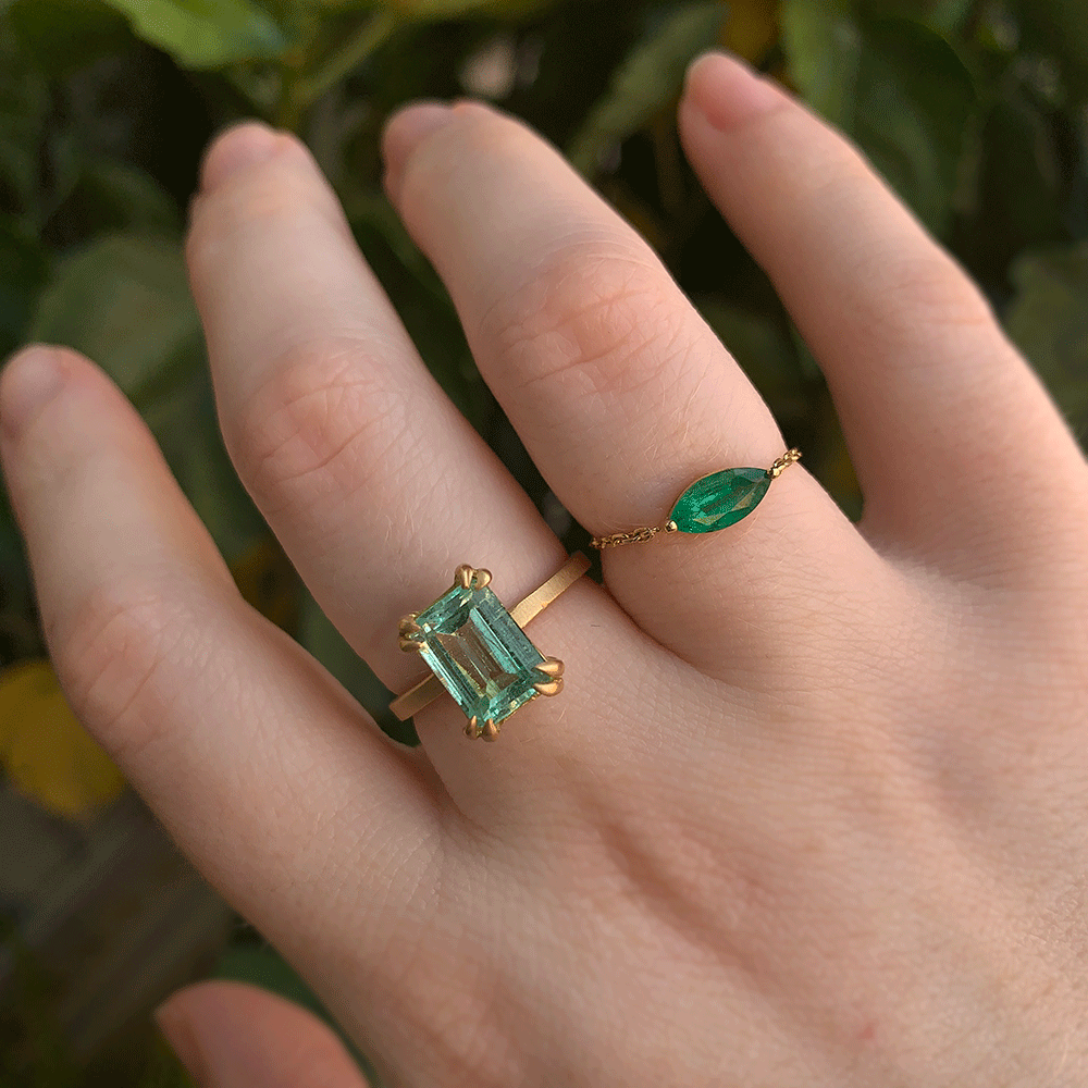 Load image into Gallery viewer, Emerald Marquise Supreme Chain Ring
