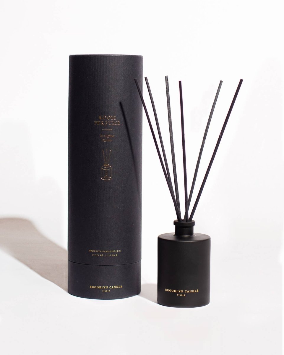 Load image into Gallery viewer, Incense Smoke Holiday Reed Diffuser
